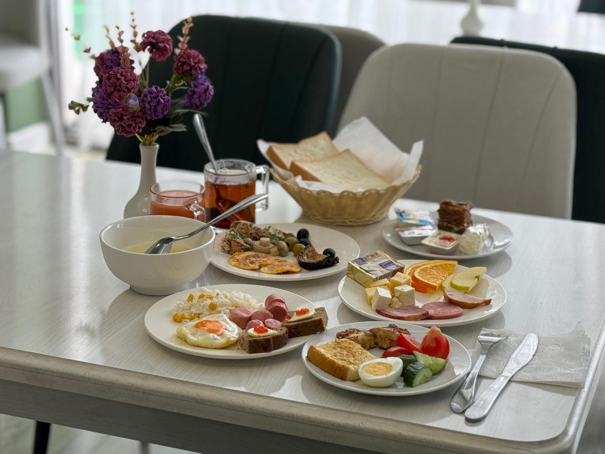 Resident Hotel Tasjkent Eksteriør bilde